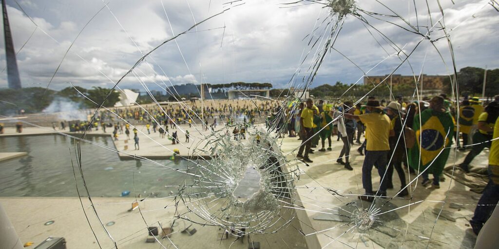 PF prende acusado de furtar réplica da Constituição no 8 de janeiro PF prende acusado de furtar réplica da Constituição no 8 de janeiro