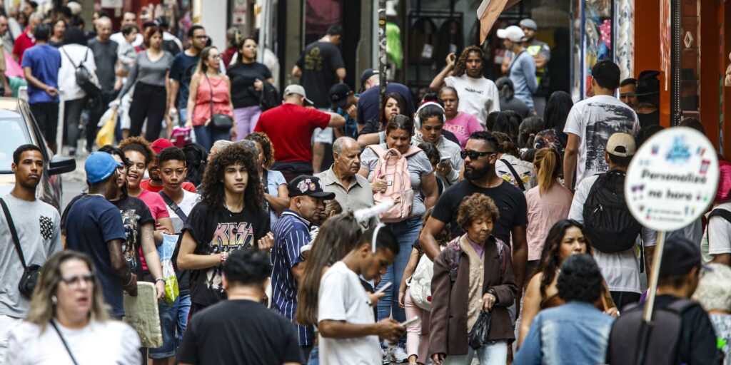 Renda de pessoas negras equivale a 58% da de brancas, mostra estudo Renda de pessoas negras equivale a 58% da de brancas, mostra estudo