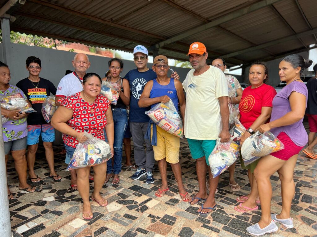 Junior Cascaria entrega mais de três toneladas de peixes e cestas básicas no Médio Mearim Junior Cascaria entrega mais de três toneladas de peixes e cestas básicas no Médio Mearim