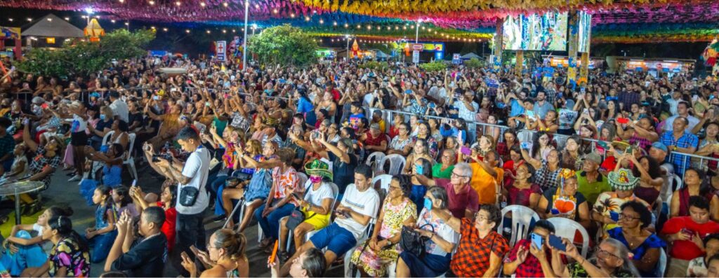 Visitantes elogiam Arraial da Assembleia na penúltima noite de festança Visitantes elogiam Arraial da Assembleia na penúltima noite de festança